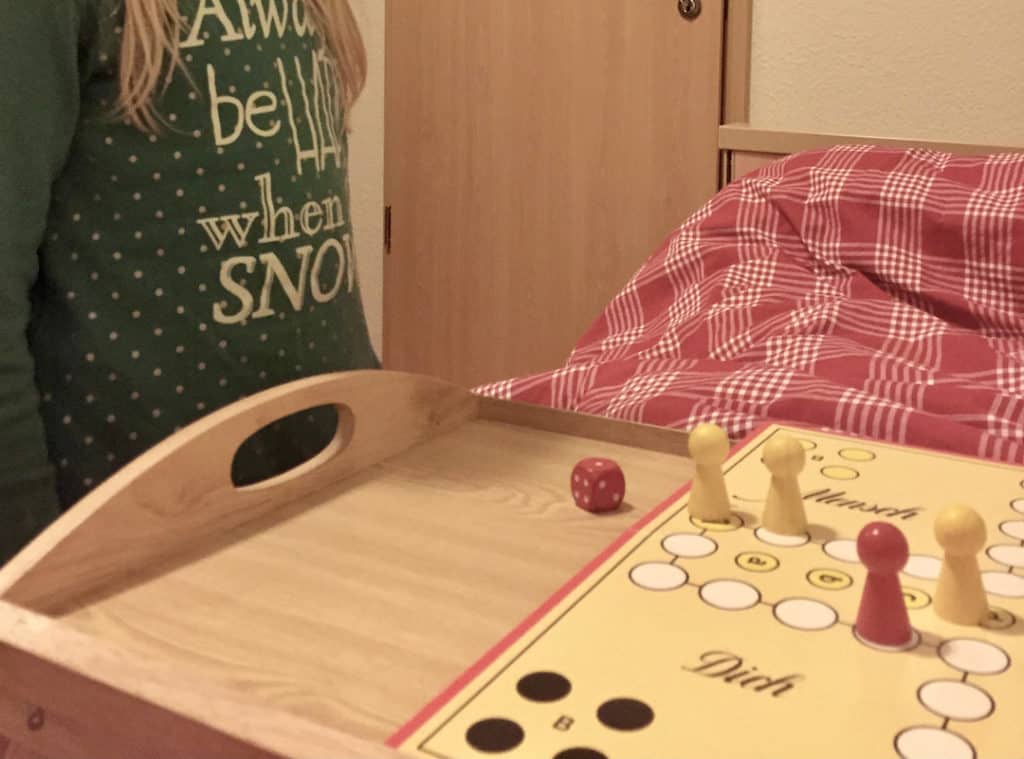 Mensch ärgere Dich nicht krank im Bett spielen