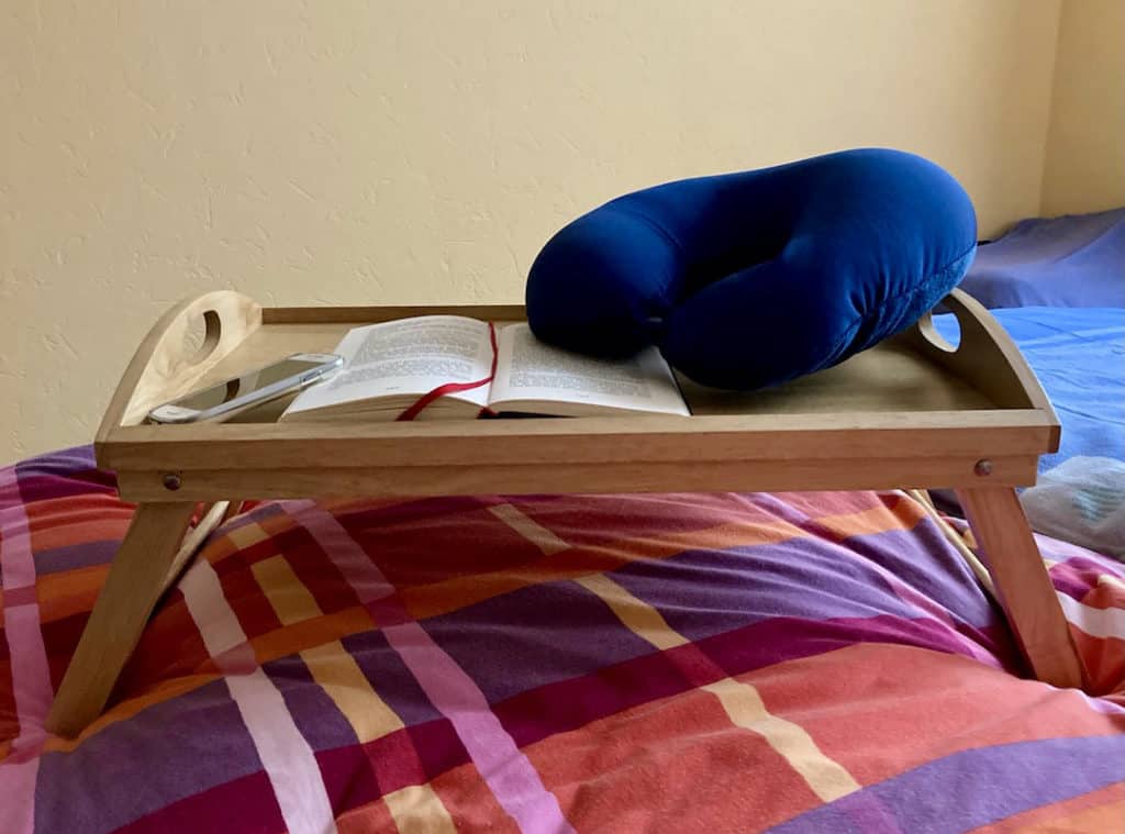 Krank im Bett: Klapptisch