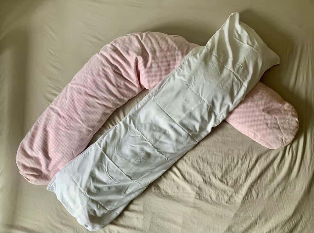 Seitenschläferkissen oder Stillkissen sind ideal nach einer Hüft-OP